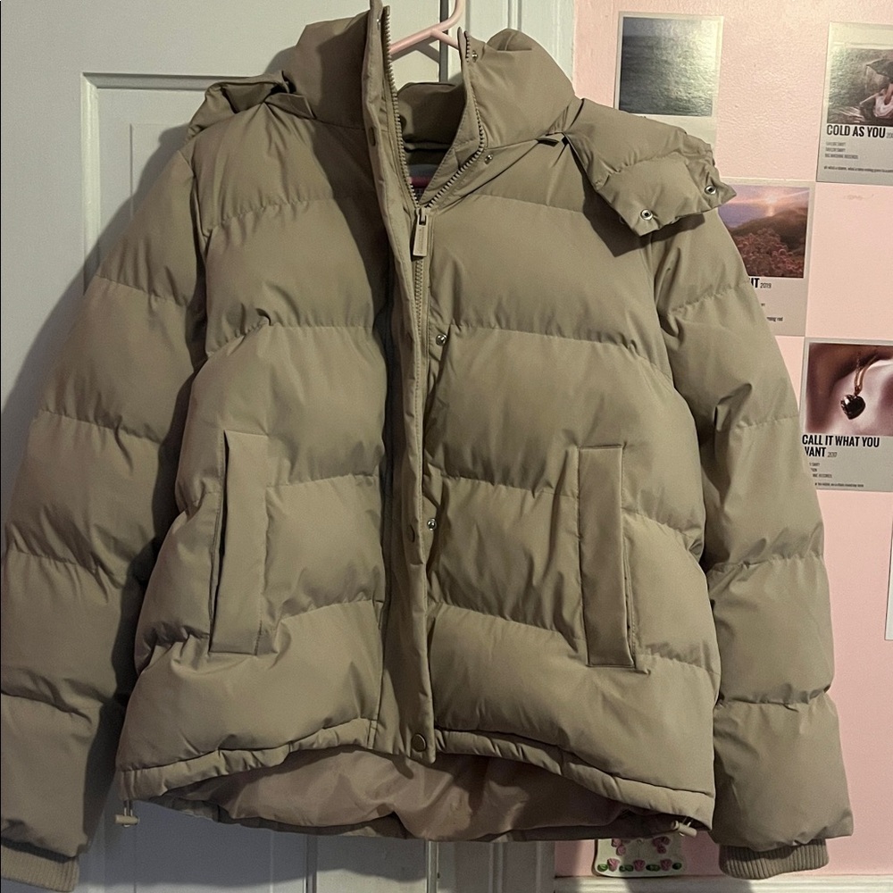 Modern supply by sanctuary Tan Puffer Jacket in size m in NWOT.